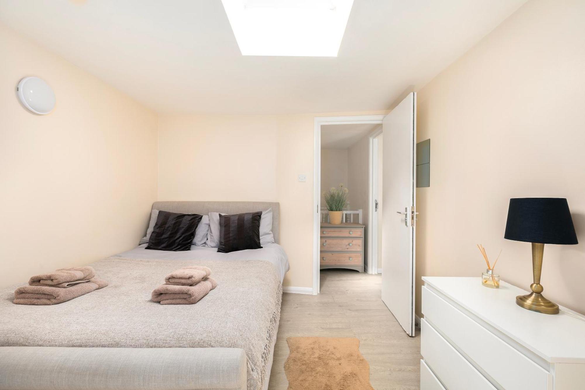 Rural Lodge Stay In Windsor! Hot Tub! Sleeps 20 Bray Exterior foto