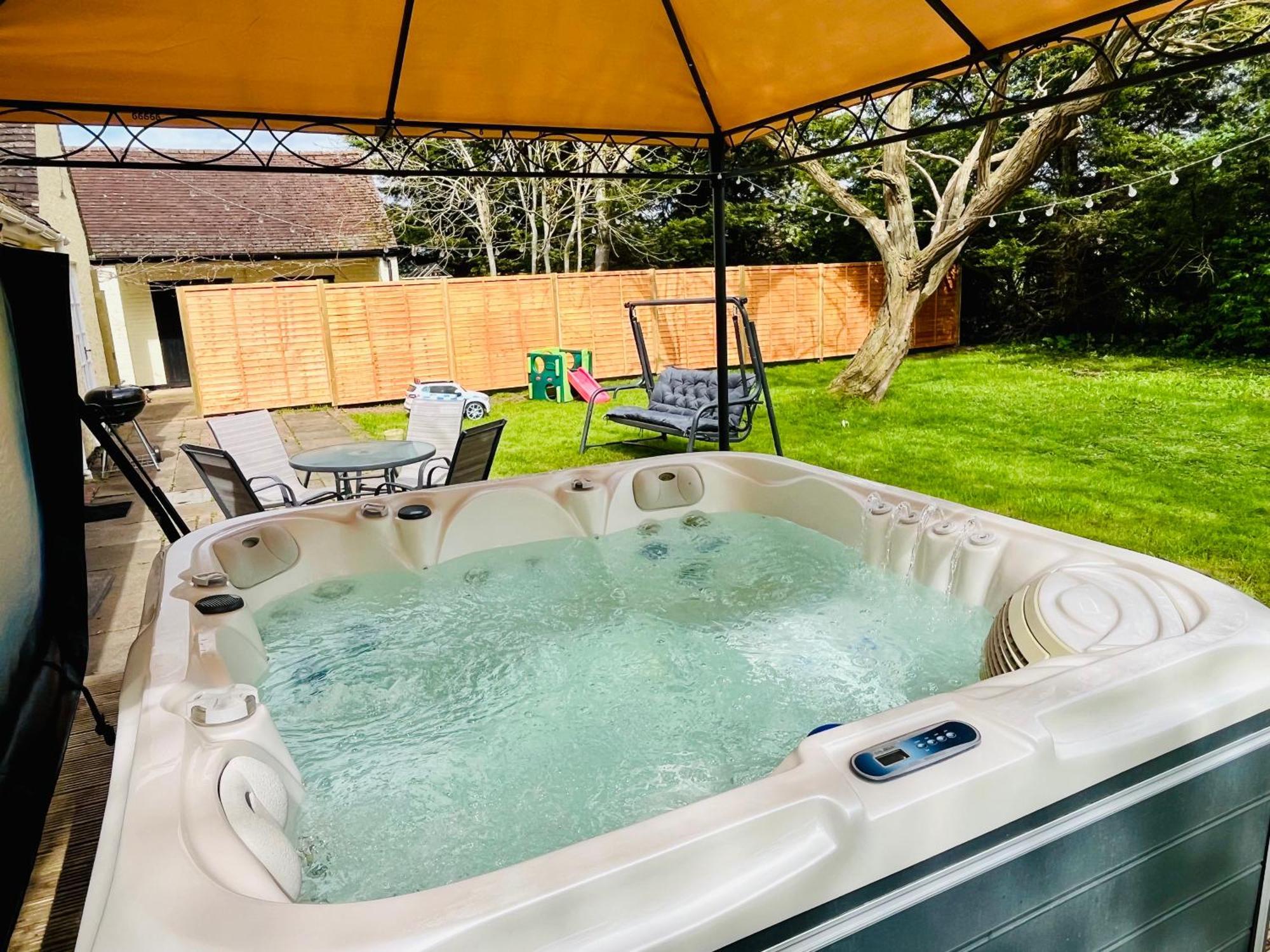 Rural Lodge Stay In Windsor! Hot Tub! Sleeps 20 Bray Exterior foto