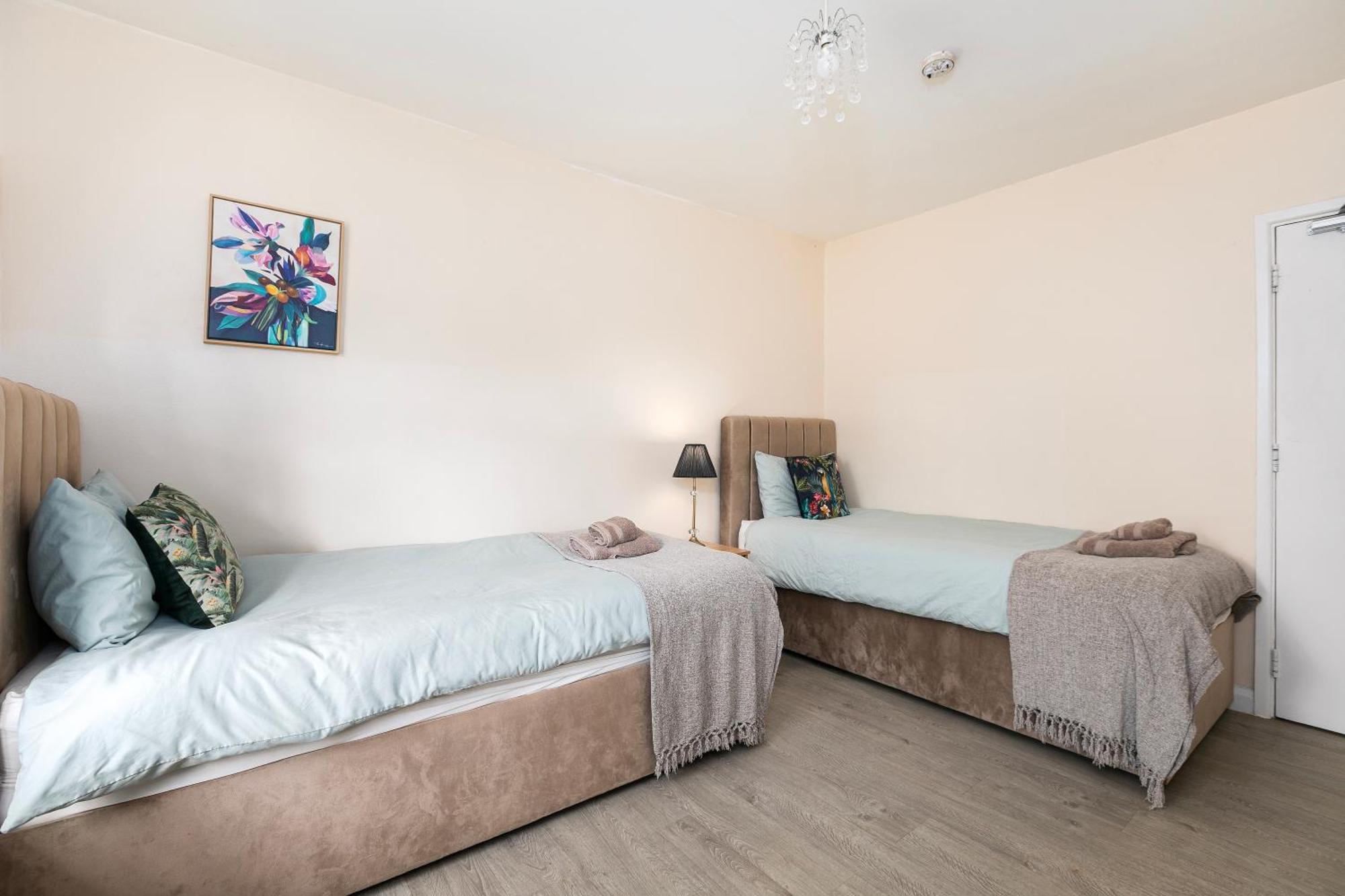 Rural Lodge Stay In Windsor! Hot Tub! Sleeps 20 Bray Exterior foto