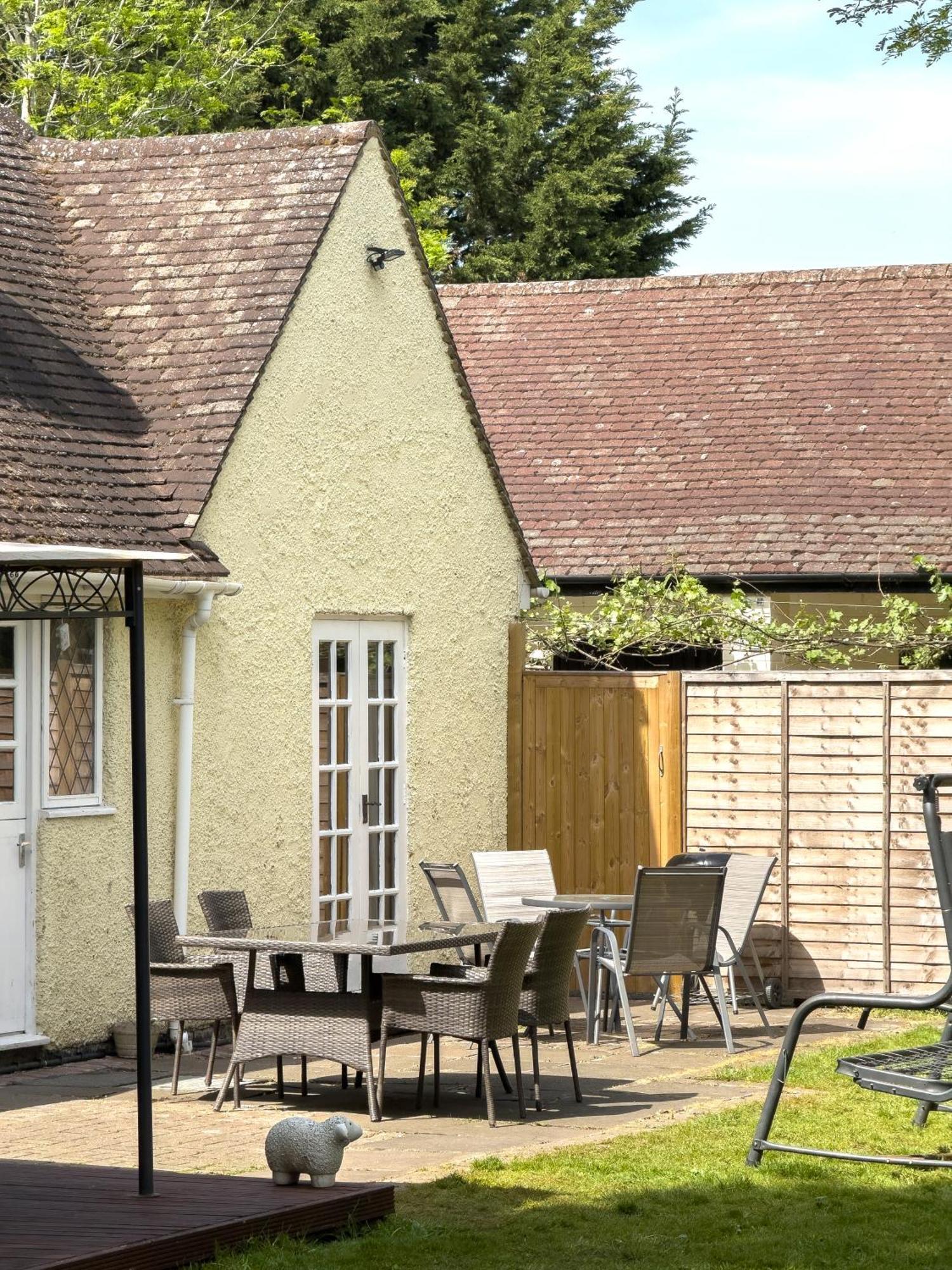 Rural Lodge Stay In Windsor! Hot Tub! Sleeps 20 Bray Exterior foto