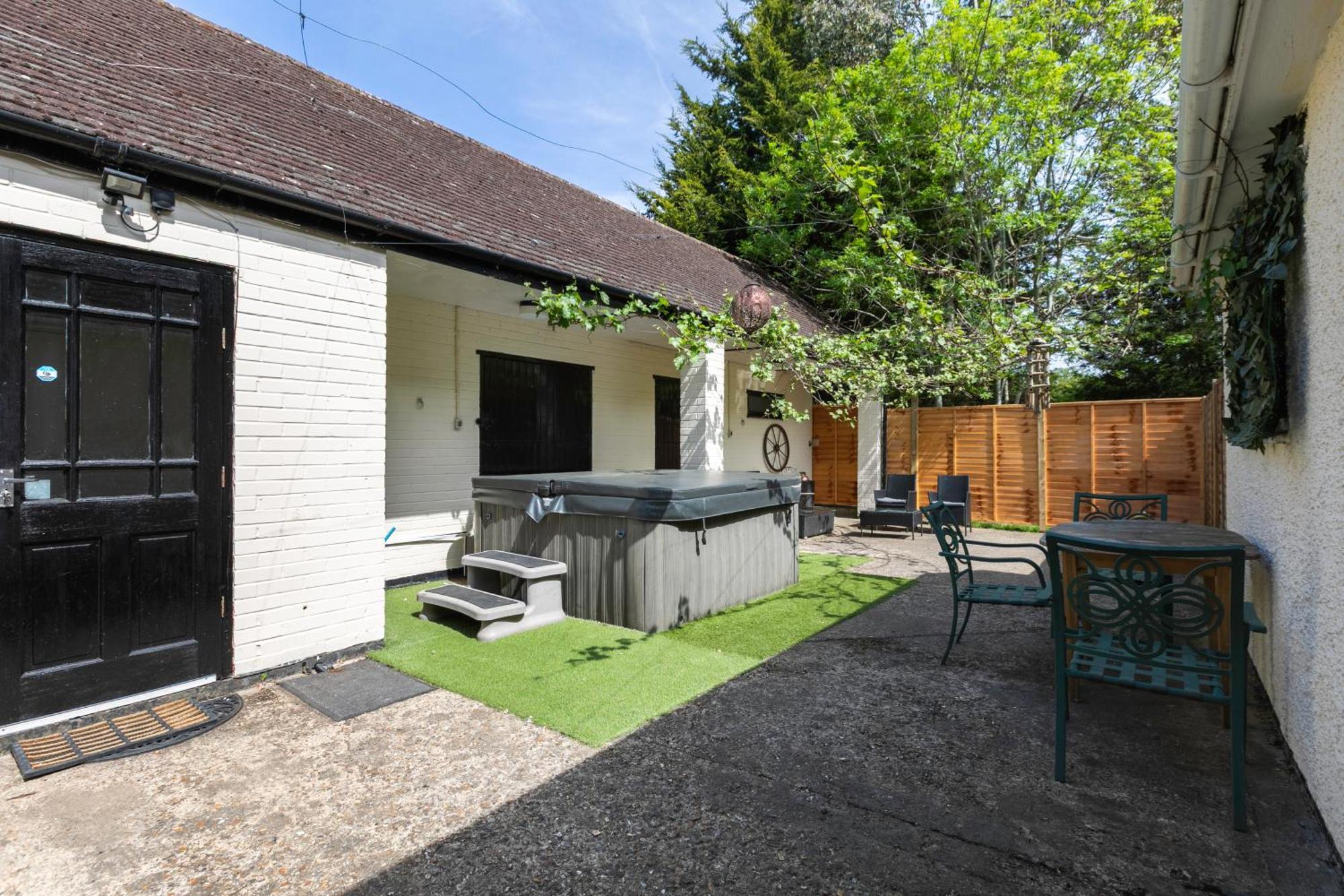 Rural Lodge Stay In Windsor! Hot Tub! Sleeps 20 Bray Exterior foto