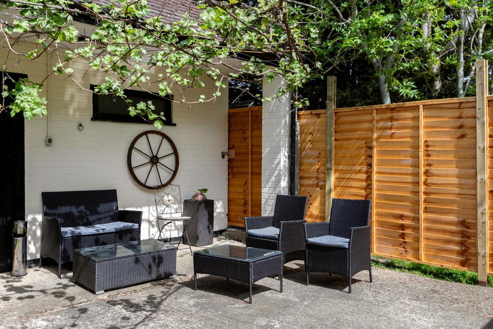 Rural Lodge Stay In Windsor! Hot Tub! Sleeps 20 Bray Exterior foto