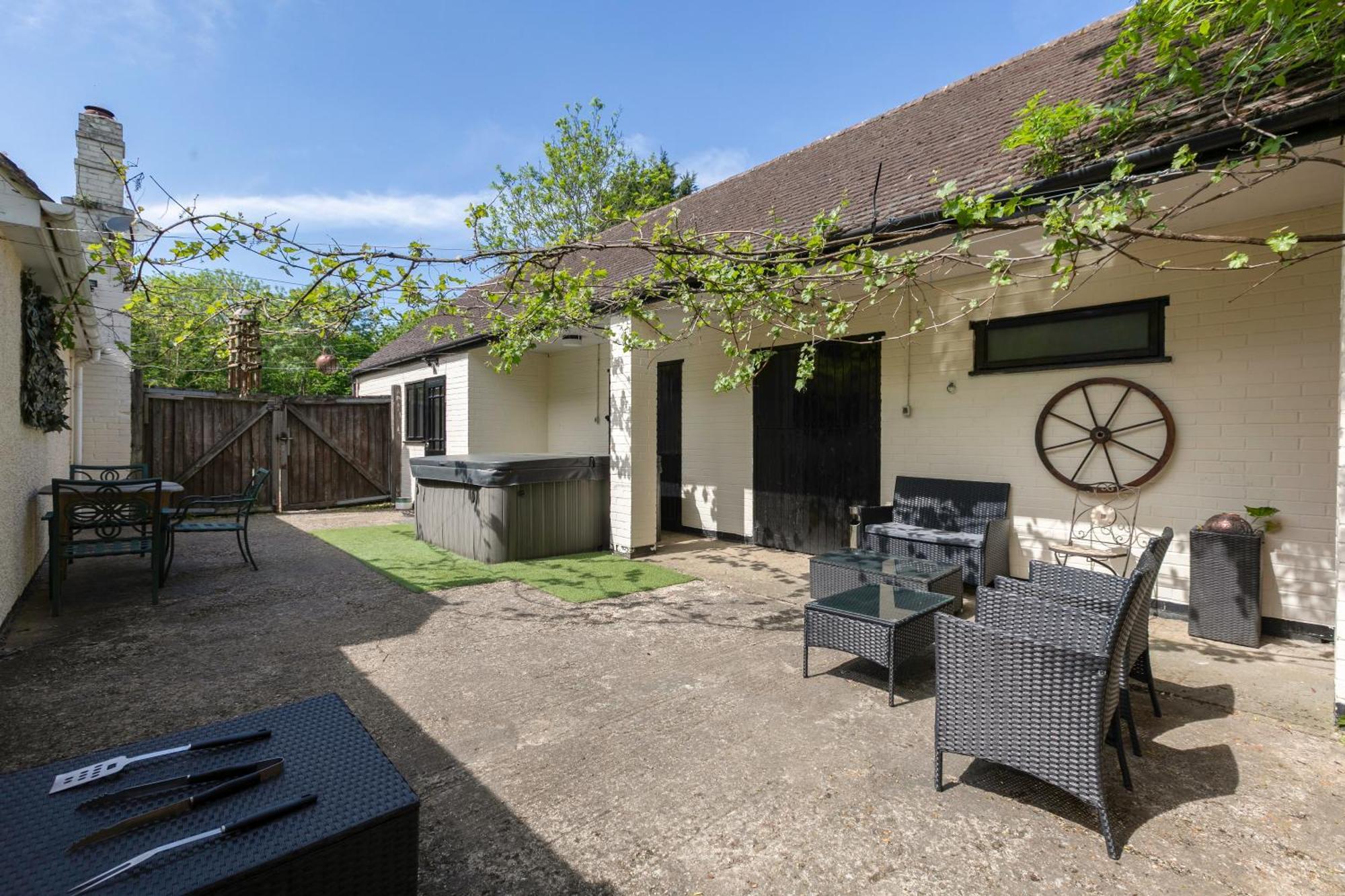 Rural Lodge Stay In Windsor! Hot Tub! Sleeps 20 Bray Exterior foto