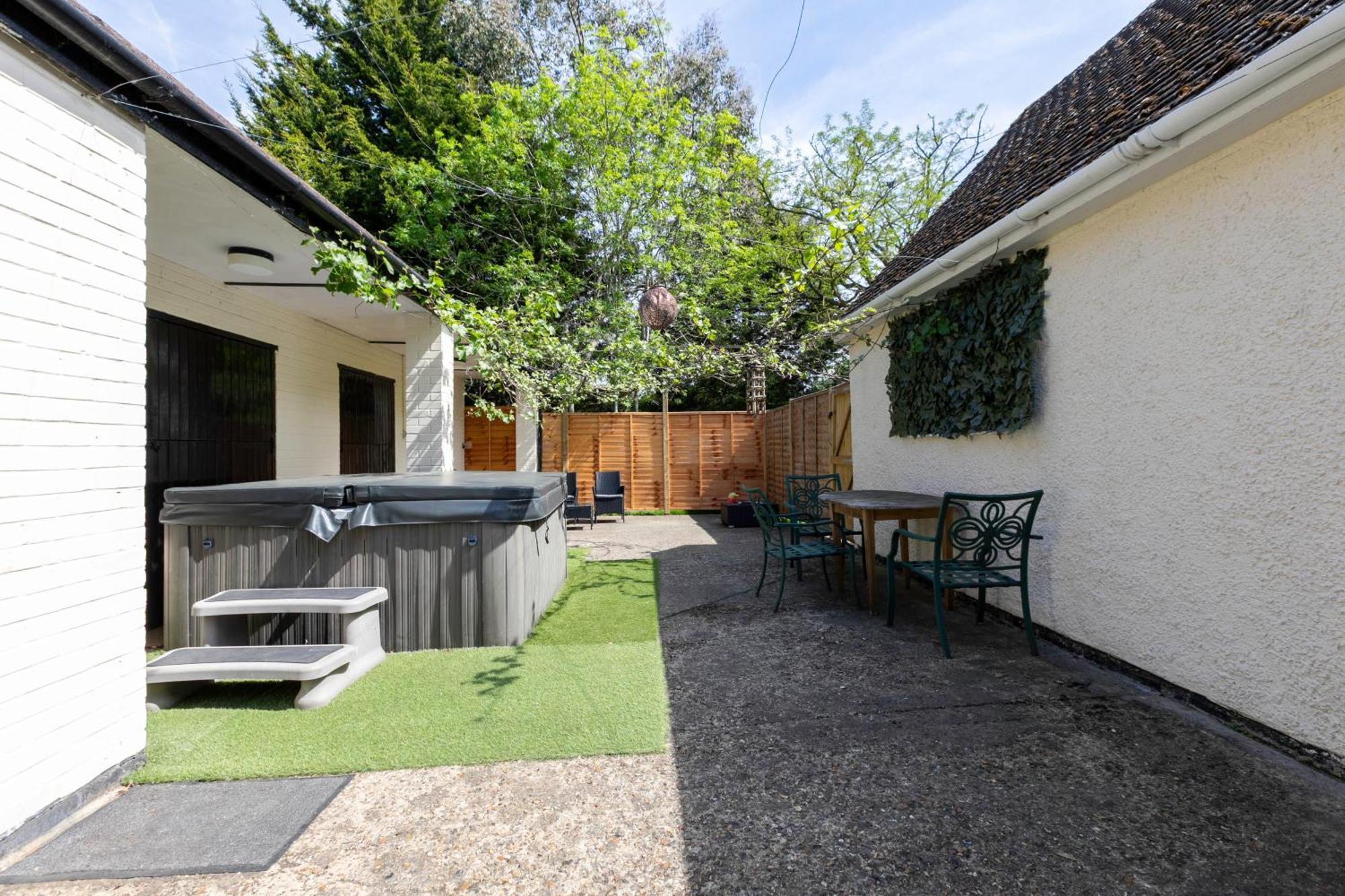 Rural Lodge Stay In Windsor! Hot Tub! Sleeps 20 Bray Exterior foto