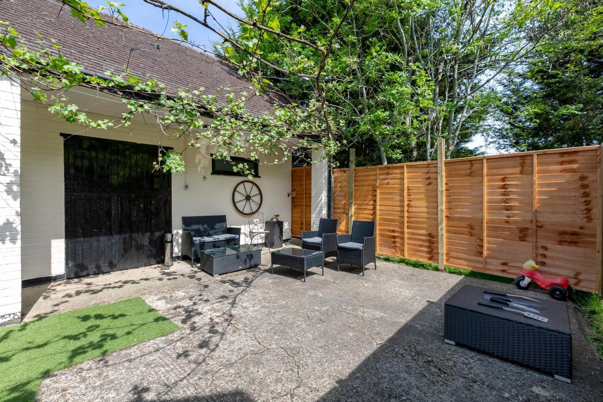Rural Lodge Stay In Windsor! Hot Tub! Sleeps 20 Bray Exterior foto